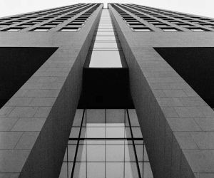 Forex menawarkan peluang untuk mendapatkan keuntungan dari fluktuasi antara mata uang global dalam pasar yang sangat likuid yang diperdagangkan 24 jam sehari, tetapi juga merupakan arena yang berisiko tinggi karena leverage, volatilitas yang tajam, dan dampak berita ekonomi makro; kuncinya adalah berdagang dengan strategi yang jelas, manajemen risiko yang ketat, dan hanya dengan modal yang Anda mampu untuk kehilangan tanpa mempengaruhi stabilitas keuangan Anda.